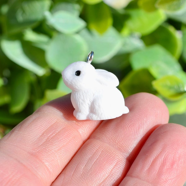 5  Bunny Rabbit  White Plastic Charms SC5205