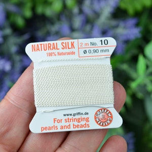 Cordon de soie naturelle n° 10 blanc, 2 mètres, 0,9 mm avec une aiguille fixée C1067