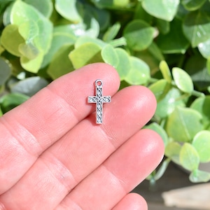 1   Cross Silver Tone Charm SC4226