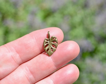 10  Leaf  Bronze Tone Charms BC4242