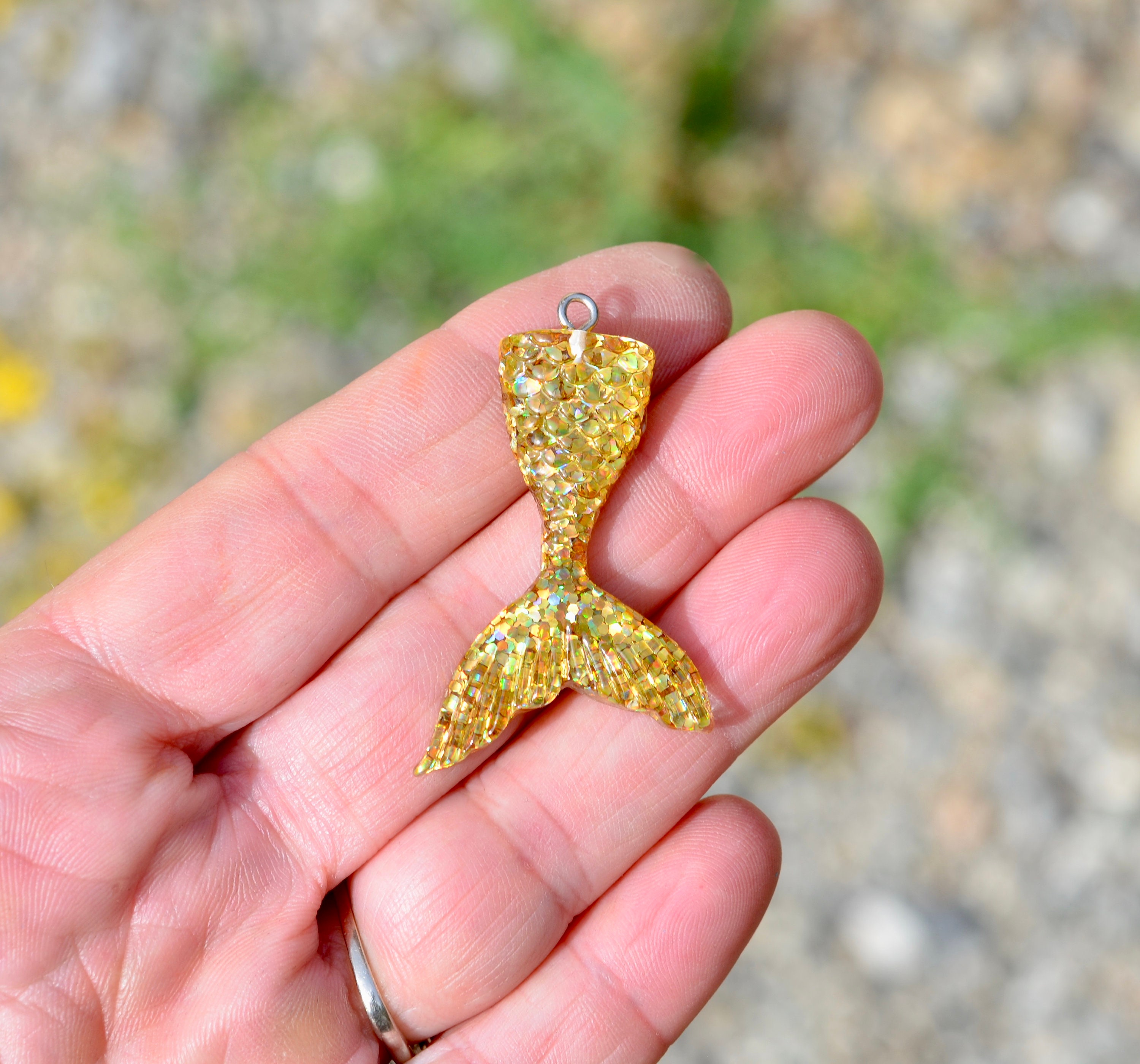 BULK 10 Gold Glitter Resin Mermaid Tail Charms SC6611 -  Denmark