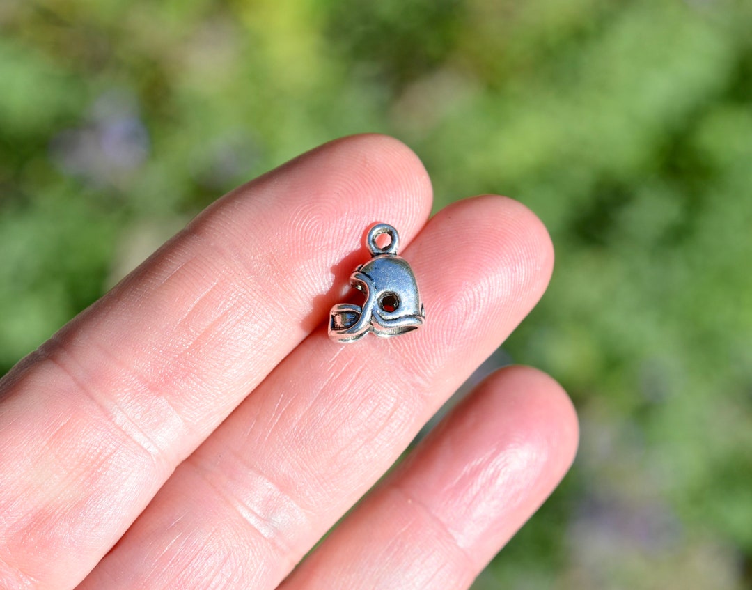 BULK 20 Football Helmet 3D Silver Tone Charms SC6016