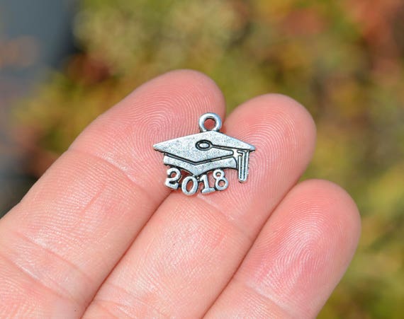 Year 2018 Charm Graduation Cap and Tassel Sterling Silver Year 2018 Charm Graduation Cap and Tassel Sterling Silver