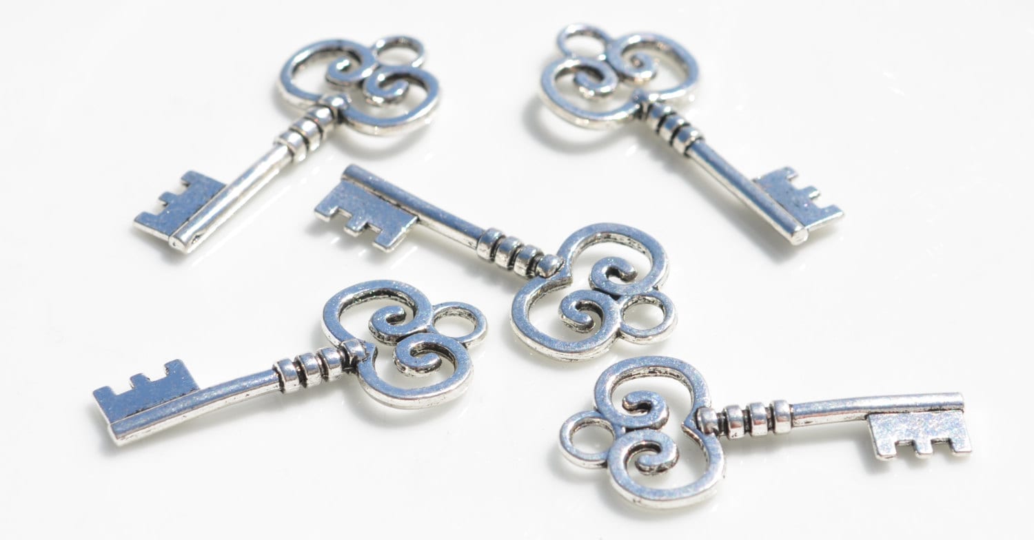 1 Old Fashioned Key Silver Tone Charm SC6334 - Etsy
