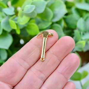BULK 20 Hammer Gold Tone Charms GC2861