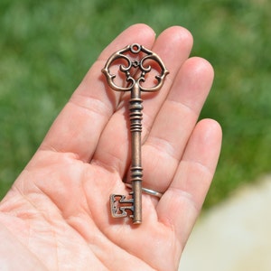 1 Key Copper Tone Pendant BC4254