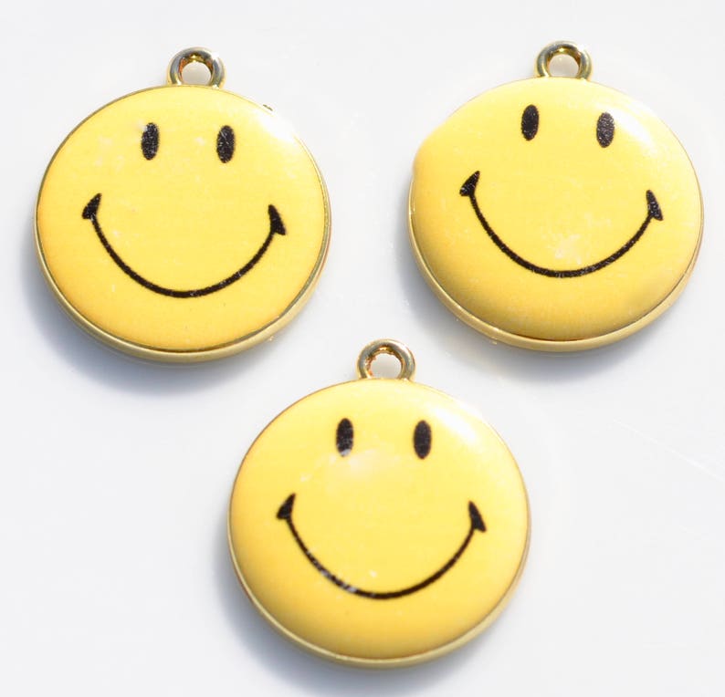 BULK 20 Smiley Face Emoji Gold Plated and Yellow Enamel Charms GC5417