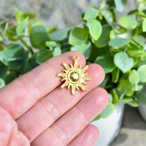 5  Sun Gold Tone Charms GC2369