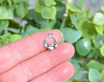 10   Claddagh Silver Tone Charms SC1580