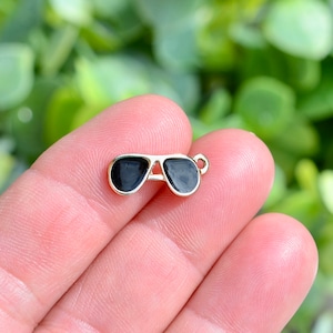 1  Sunglasses Black Enamel and Gold Tone Charm GC6626