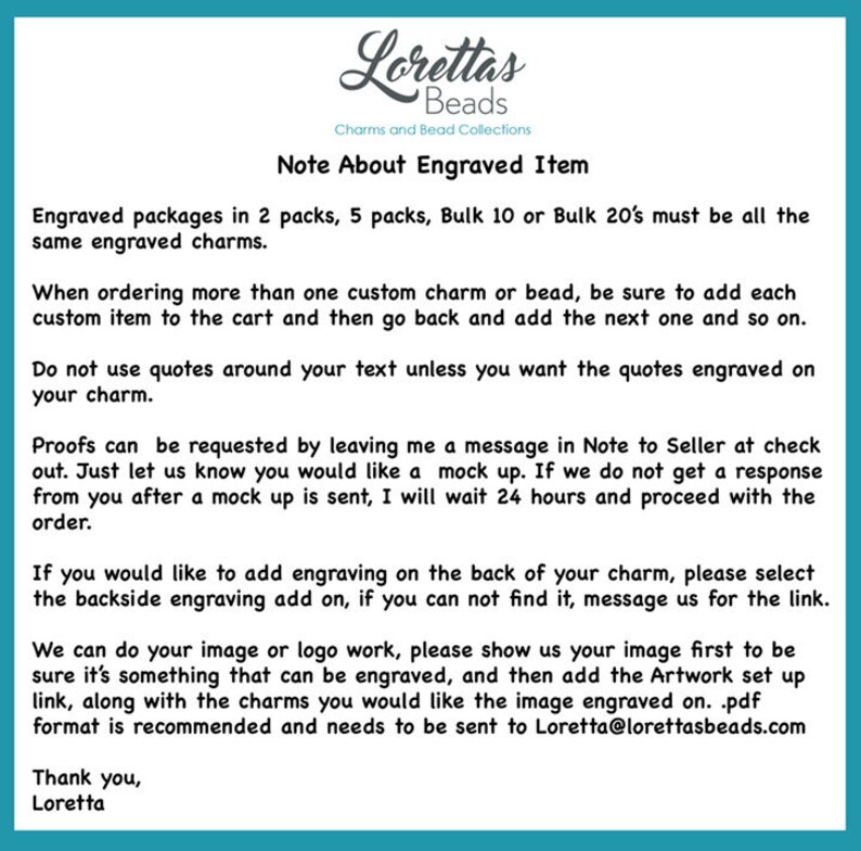 Puede incluir: Un gr&aacute;fico de color turquesa con el texto "Lorettas Beads Charms and Bead Collections". El texto proporciona instrucciones para pedir art&iacute;culos grabados, incluyendo tama&ntilde;os de paquetes, texto personalizado y env&iacute;os de im&aacute;genes. La imagen tambi&eacute;n incluye la direcci&oacute;n de correo electr&oacute;nico loretta@lorettasbeads.com.