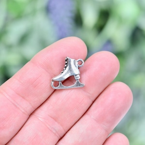 1 Ice Skate 3D Silver Tone Charm SC6533