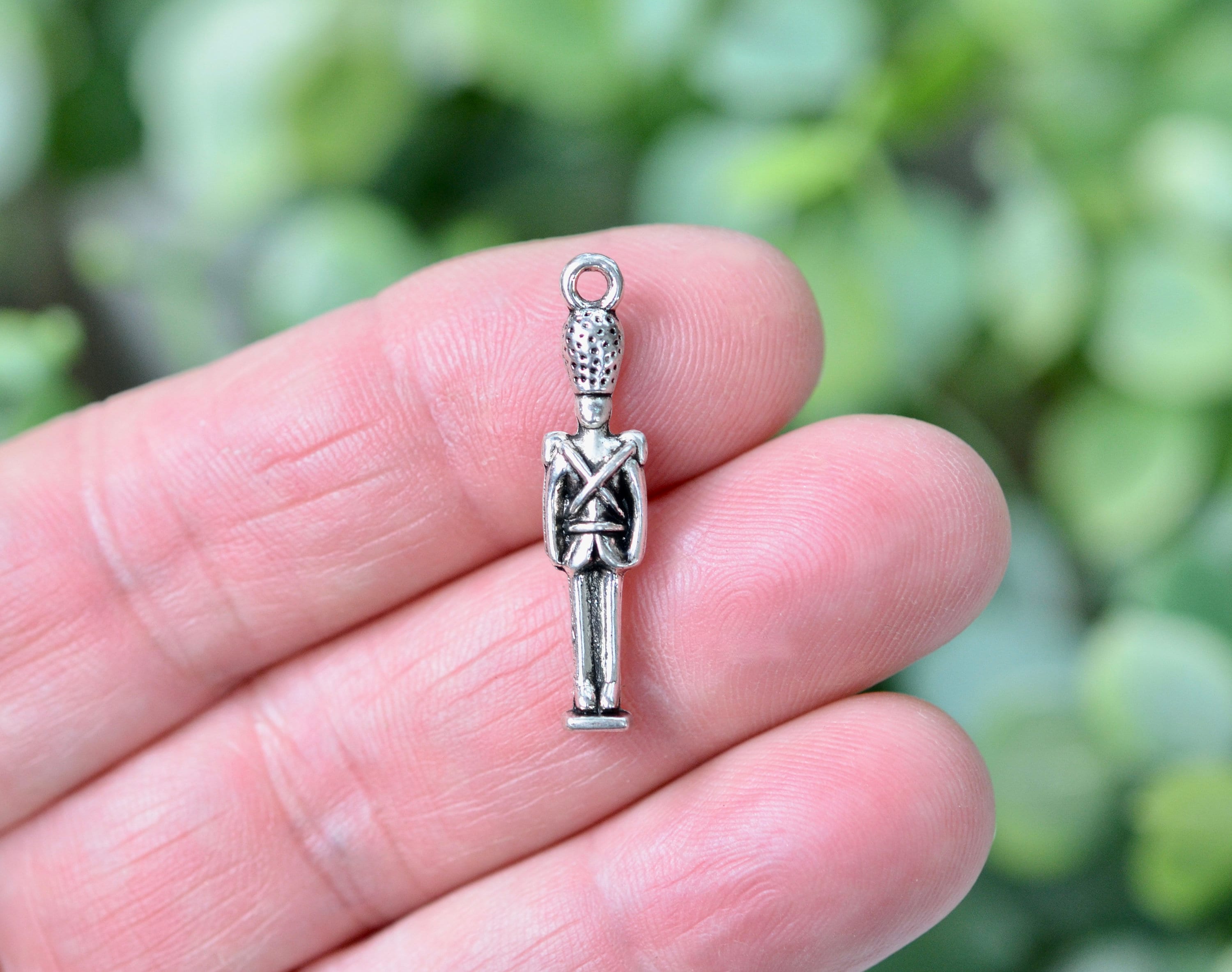1   Soldier Guard 3D Silver Tone Charm SC1835