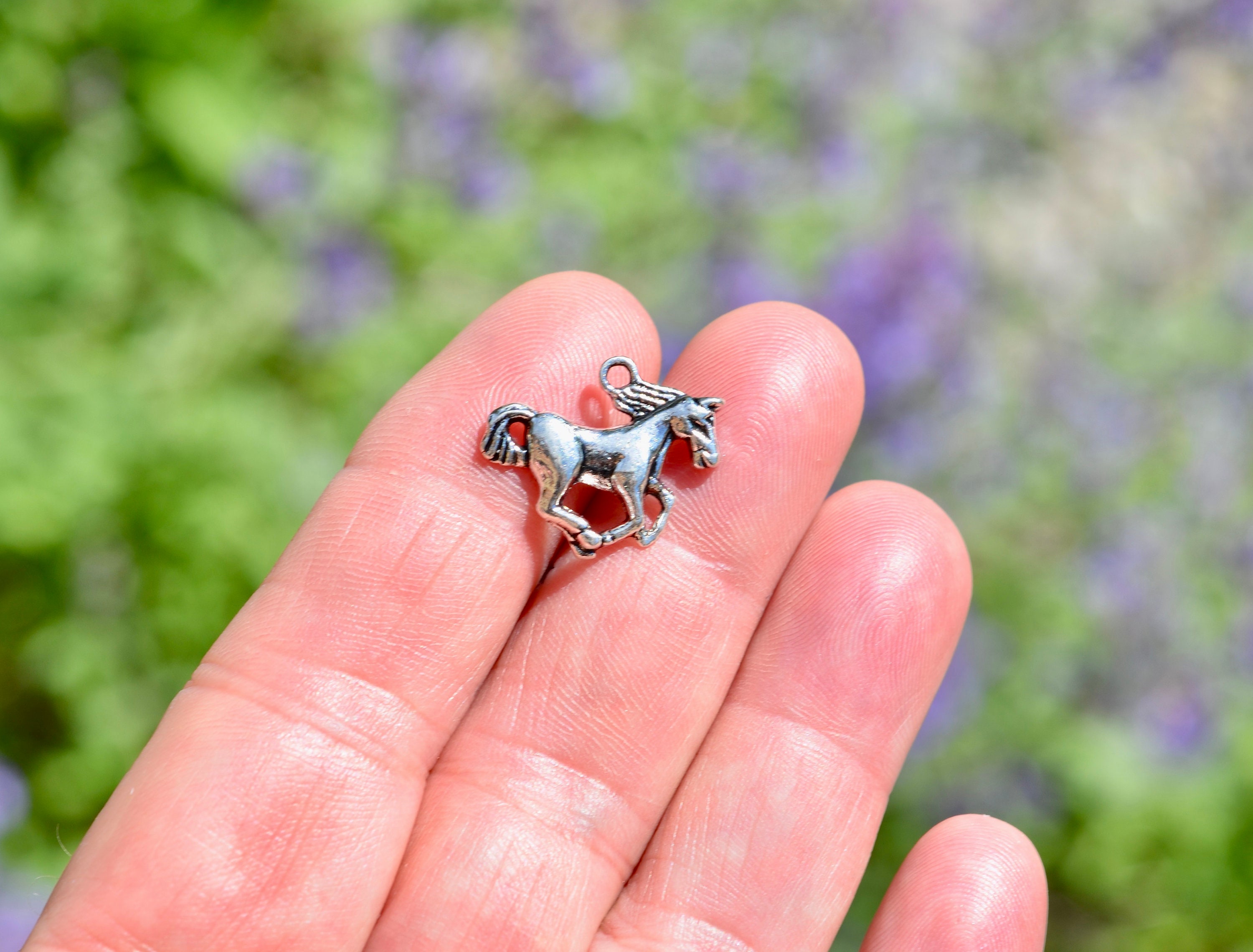 10 Galloping Horse Silver Tone Charms SC5511 - Etsy