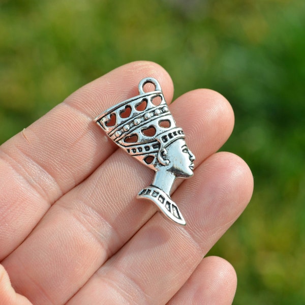 1  Nefertiti Egyptian Queen Silver Tone Charm SC3365