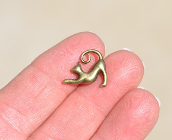BULK 25 Cat Charms Antique Silver BCAT10