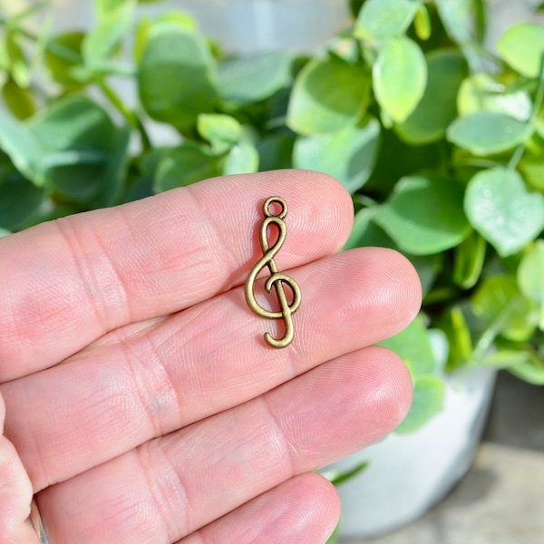 10 Treble Clef Music Bronze Tone Charms BC3372