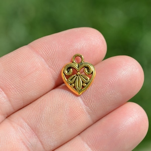 10  Decorative  Heart  Gold Tone Charms GC1285