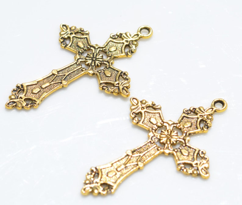 1 Large Cross Gold Tone Pendant GC3116