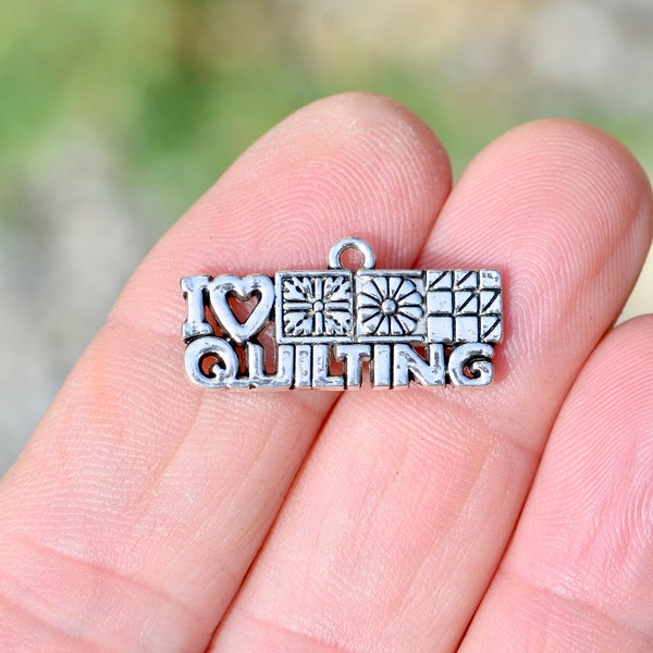 1  I Love Quilting Silver Tone Charm SC2867