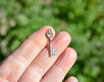 1  Heart Skeleton Key Silver Tone Charm SC1657