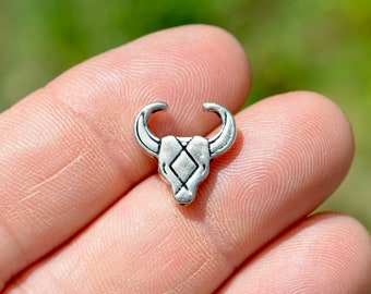 BULK 50  Steer Silver Tone 3D Beads BD329