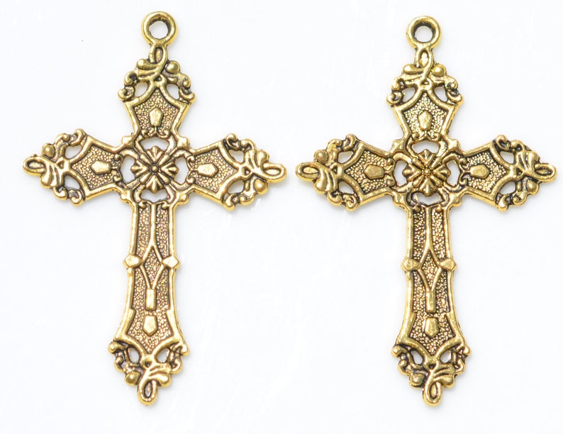 1 Large Cross Gold Tone Pendant GC3116