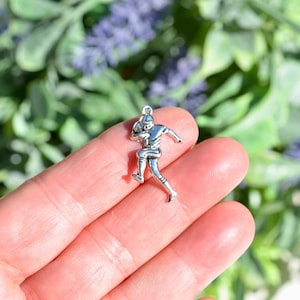 BULK 20   Football Player Silver Tone Charms SC3438
