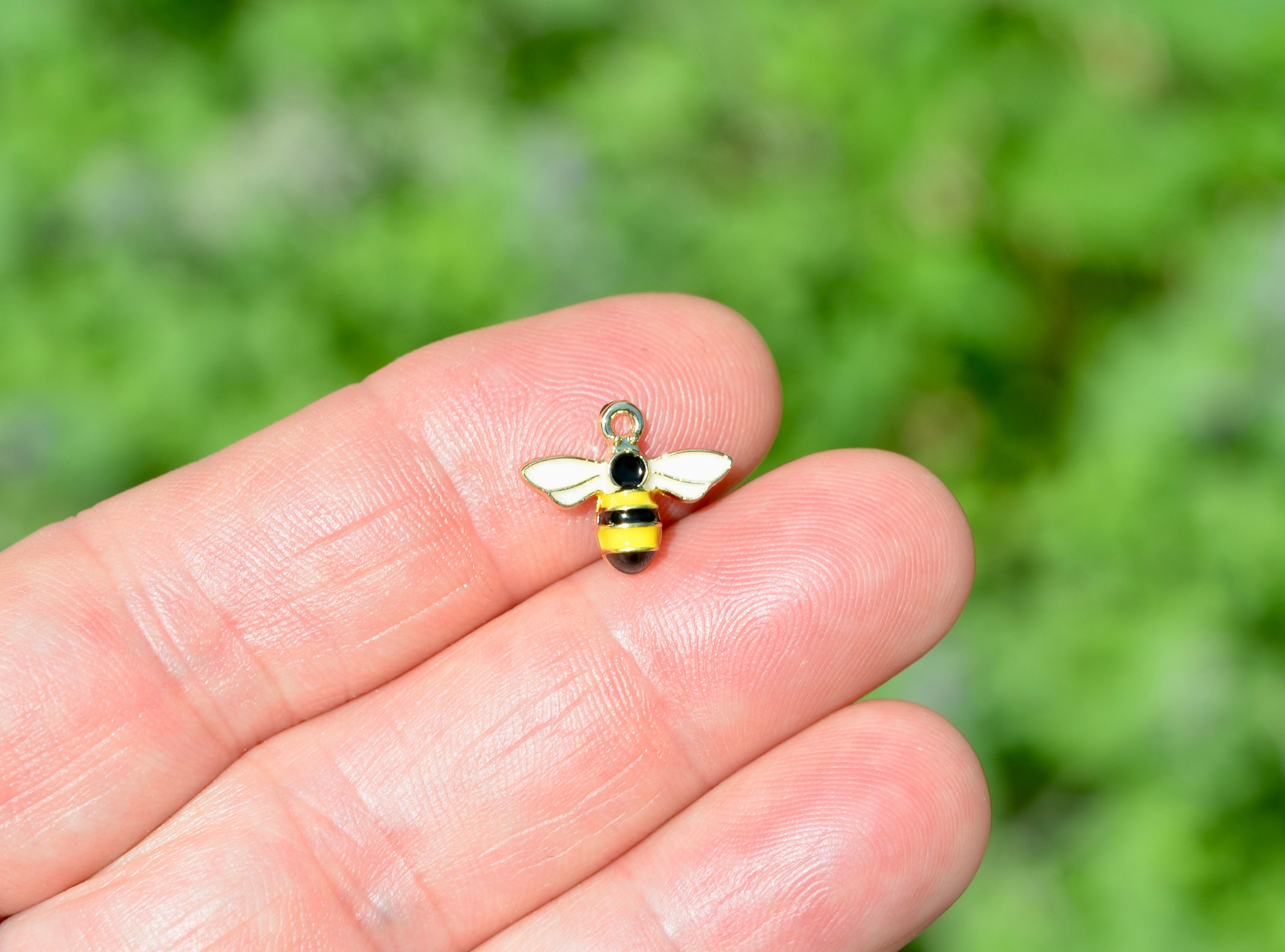 Wholesale Charms - Bumble Bee Charm - 16k Gold Plated over Puffy 3D Queen Bee  Honeybee Insect Buzzing Honey Boho Pendant HarperCrown Wholesale Charms B185