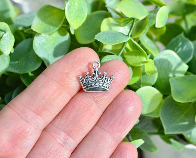 BULK 50 Crown Silver Tone Charms SC1680 image 1