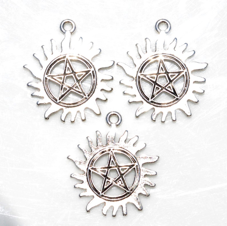BULK 20 Sun Pentagram Anti- Possession Silver Tone Charms SC3545 image 2