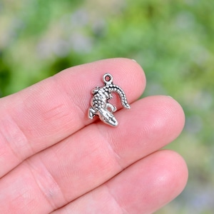 BULK 20  Alligator Silver Tone Charms SC1892