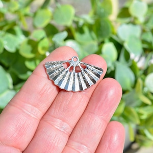 1   Decorative Fan Silver Tone Charm SC2109
