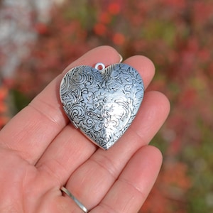 1   Heart Silver Tone Locket Pendant SC3064