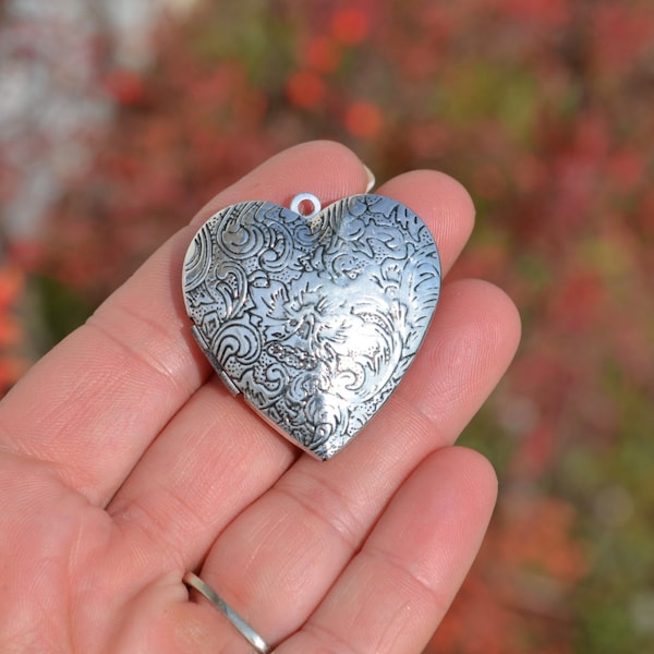 1   Heart Silver Tone Locket Pendant SC1730