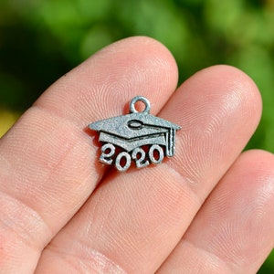 1  Graduation Cap 2020 Silver Tone Charm SC2577