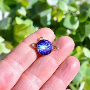 5  Planet Saturn Blue Purple Enamel, and Gold Tone Charms GC5230