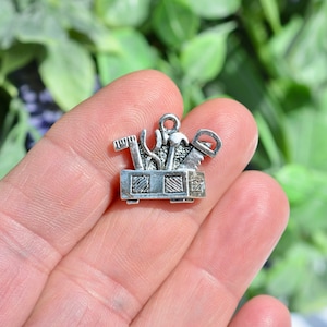 1  Toolbox Silver Tone Charm SC6519