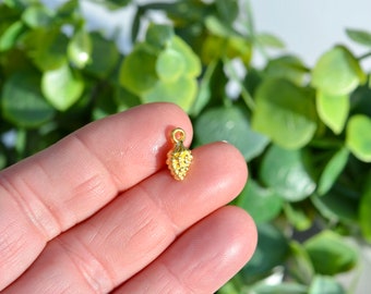 10   Pinecone 3D Gold Tone Charms GC1581