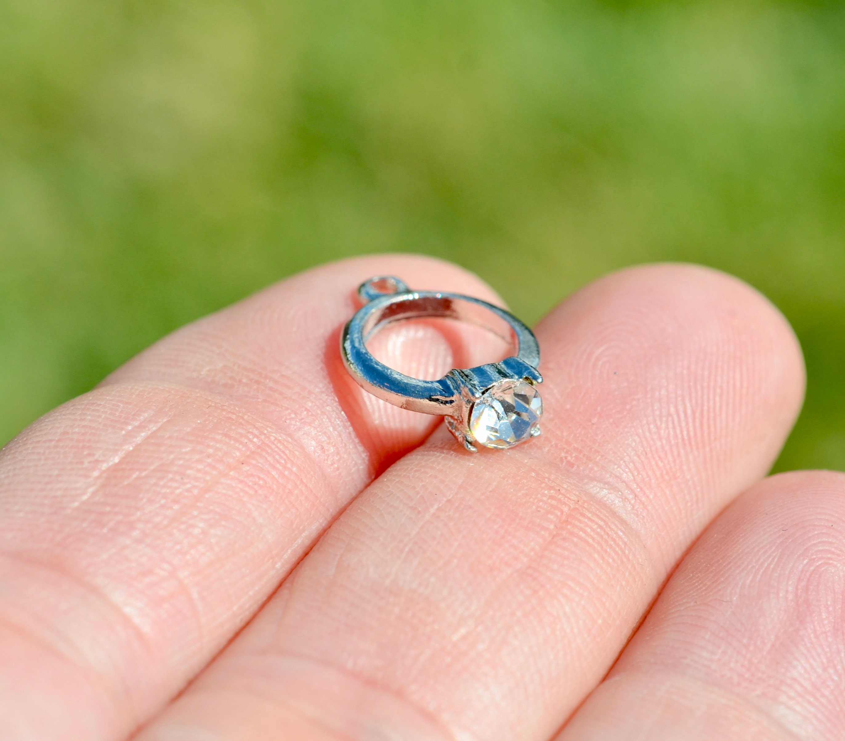 1 Ring 3D Antique Silver Tone with Clear Stone Charm SC6931