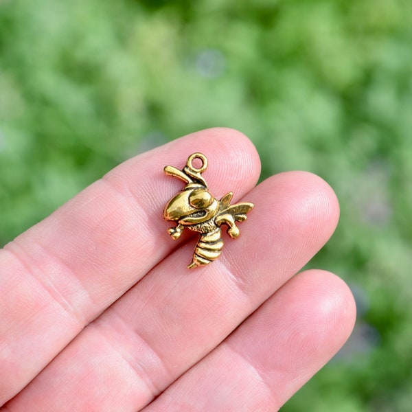 BULK 50  Bee, Insect Gold Tone Charms GC6331