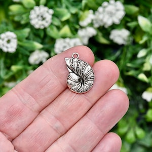 BULK 20   Seashell Silver Tone Charms SC2082