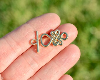 2  Toggle Clasp Gold Tone Sets    F578