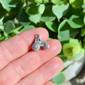 30 Pieces Luxury Retro Gemstone Teardrop Kite Nail Jewelry 3D Nail Charms  Nail Art 