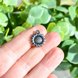 1   Sunflower Plastic Silver Tone Charm SC2828
