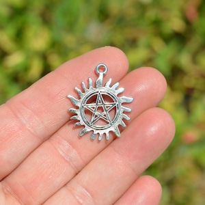 BULK 20 Sun Pentagram Anti- Possession Silver Tone Charms SC3545 image 1