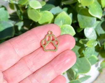 1 Dog Paw 19mm Gold Tone Charm GC3508