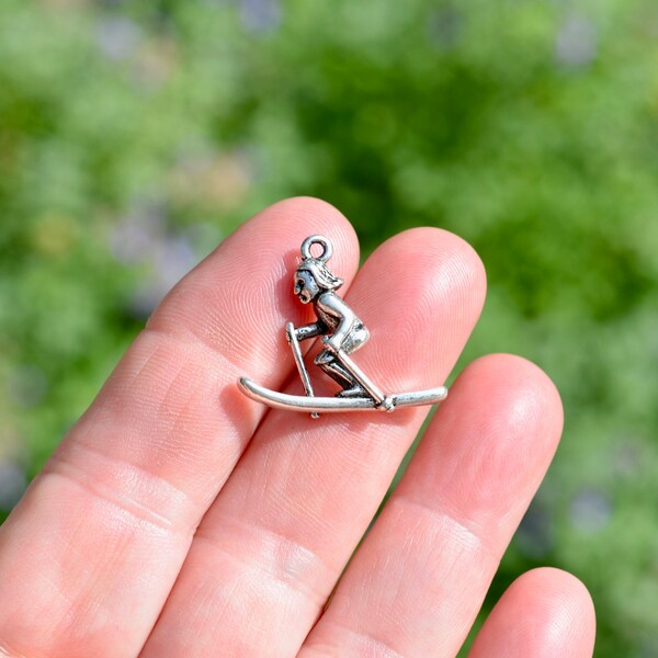 1   Snow Skier Silver Tone  Charm SC2728