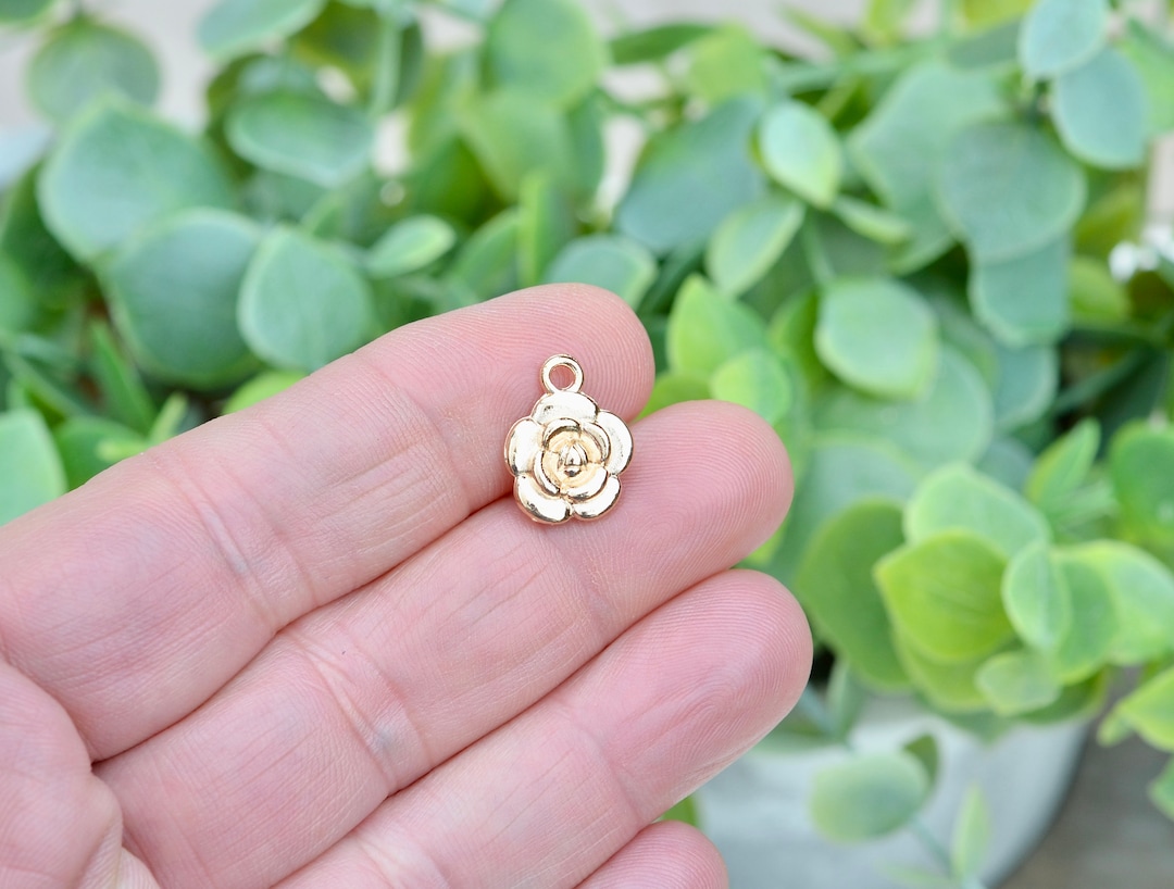 5 Flower Gold Tone Charms GC3762 - Etsy
