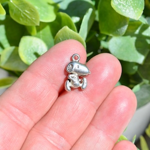 1  Beagle Dog Silver Tone Charm SC1544